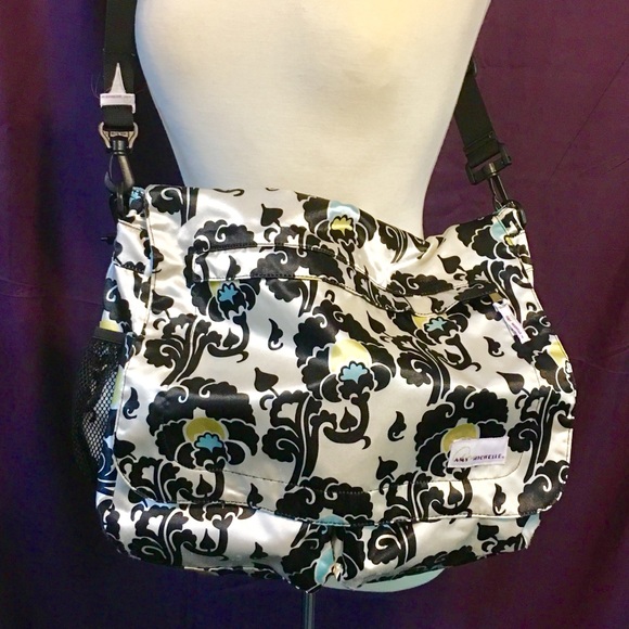 Amy Michelle Diaper Bag w Changing Mat - Picture 3 of 8